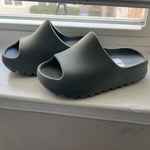 Yeezy Kids Slide Sandals in Olive